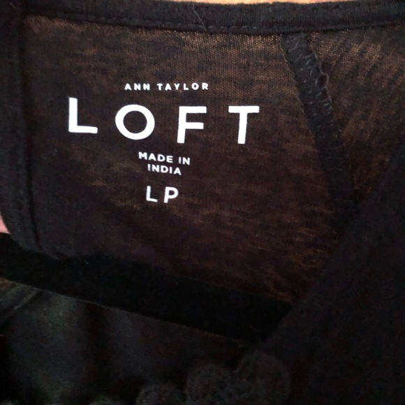 Short flutter sleeves black crocheted blouse light weight Loft LP petite linen - Picture 9 of 10